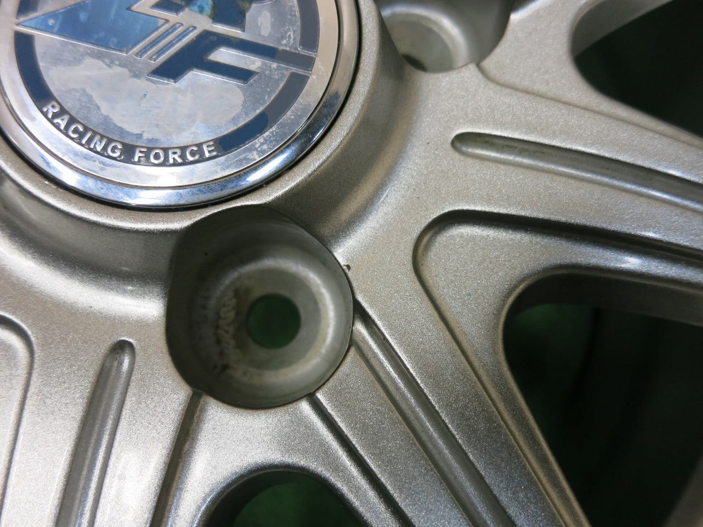 [送料無料]タイヤほぼ未使用！キレイ★スタッドレス 185/70R14 ダンロップ ウインターマックス WM01 RACING FORCE RF 14インチ PCD100/4H★2122808ヒス