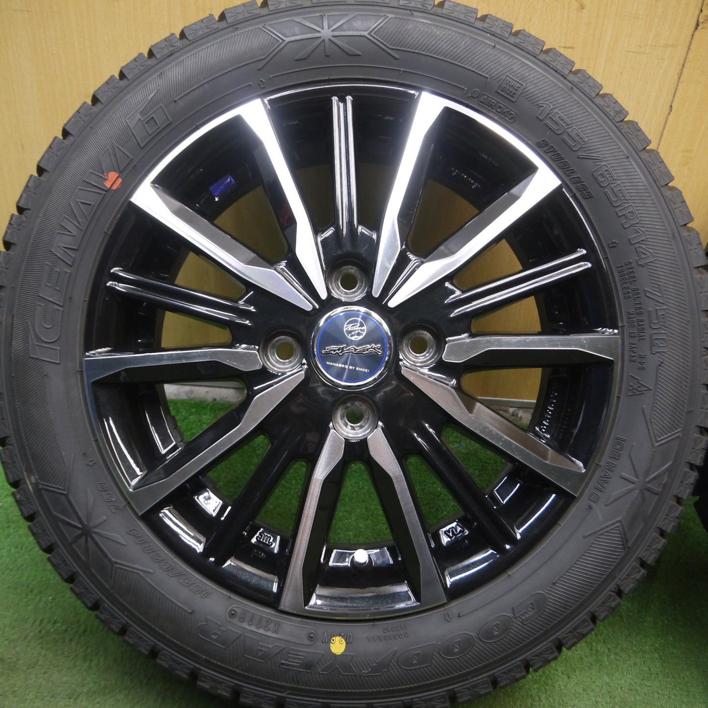 *送料無料*超バリ溝！ほぼ10分★スタッドレス 155/65R14 グッドイヤー アイスナビ6 SMACK ENKEI スマック エンケイ 14インチ PCD100/4H★4013103Hス