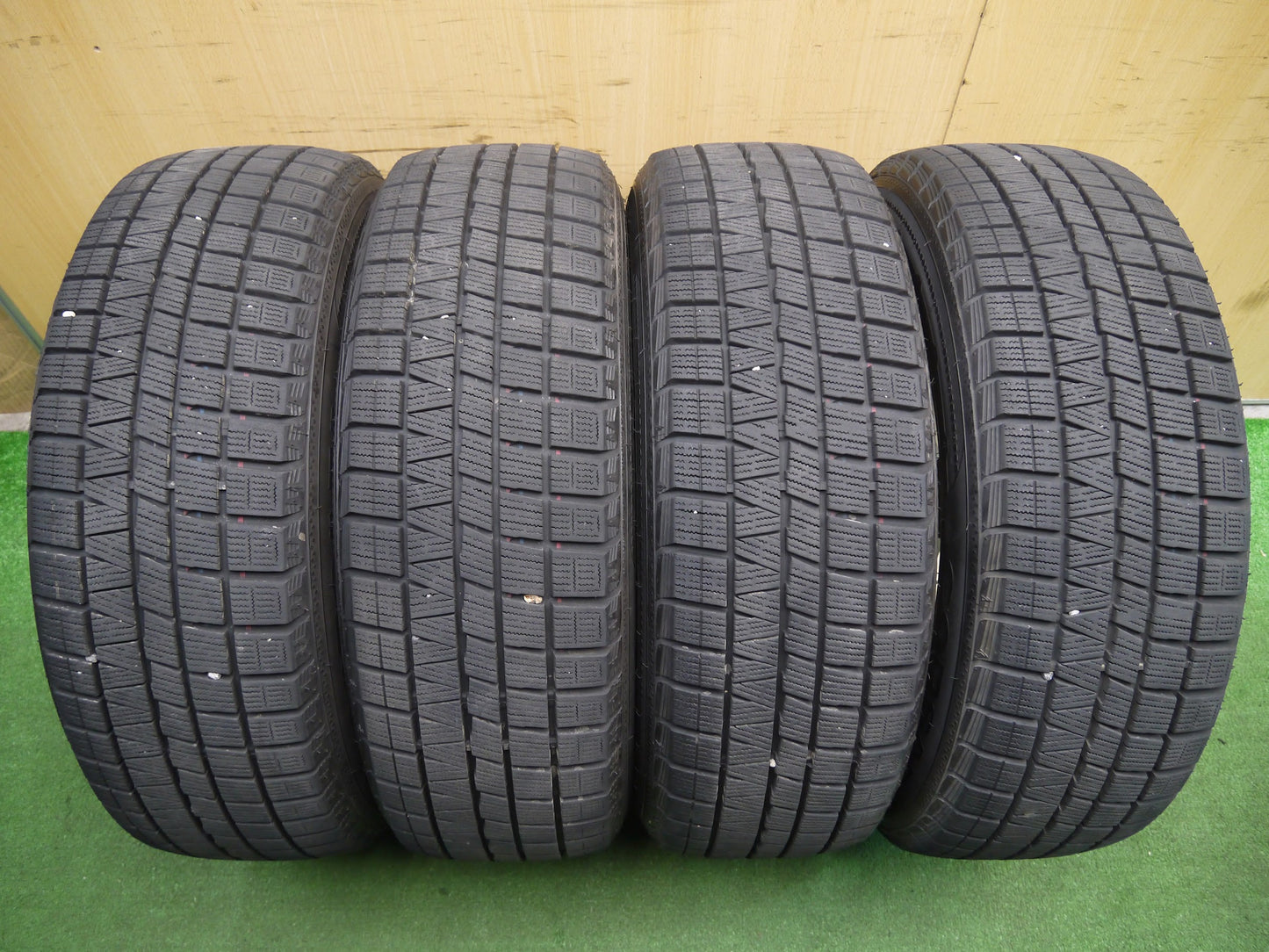 [送料無料]バリ溝！キレイ！9.5分★スタッドレス 225/65R17 RAYS VERSUS STIVALE ナンカン CORSAFA レイズ ベルサス スティバーレ PCD114.3/5H★2111507アス