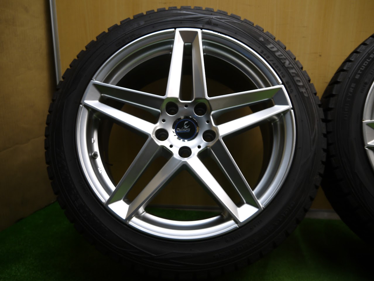 [送料無料]キレイ！9.5分★レクサス 等 245/45R19 スタッドレス Delmore デルモア ダンロップ ウインターマックス WM01 19インチ PCD120/5H★
