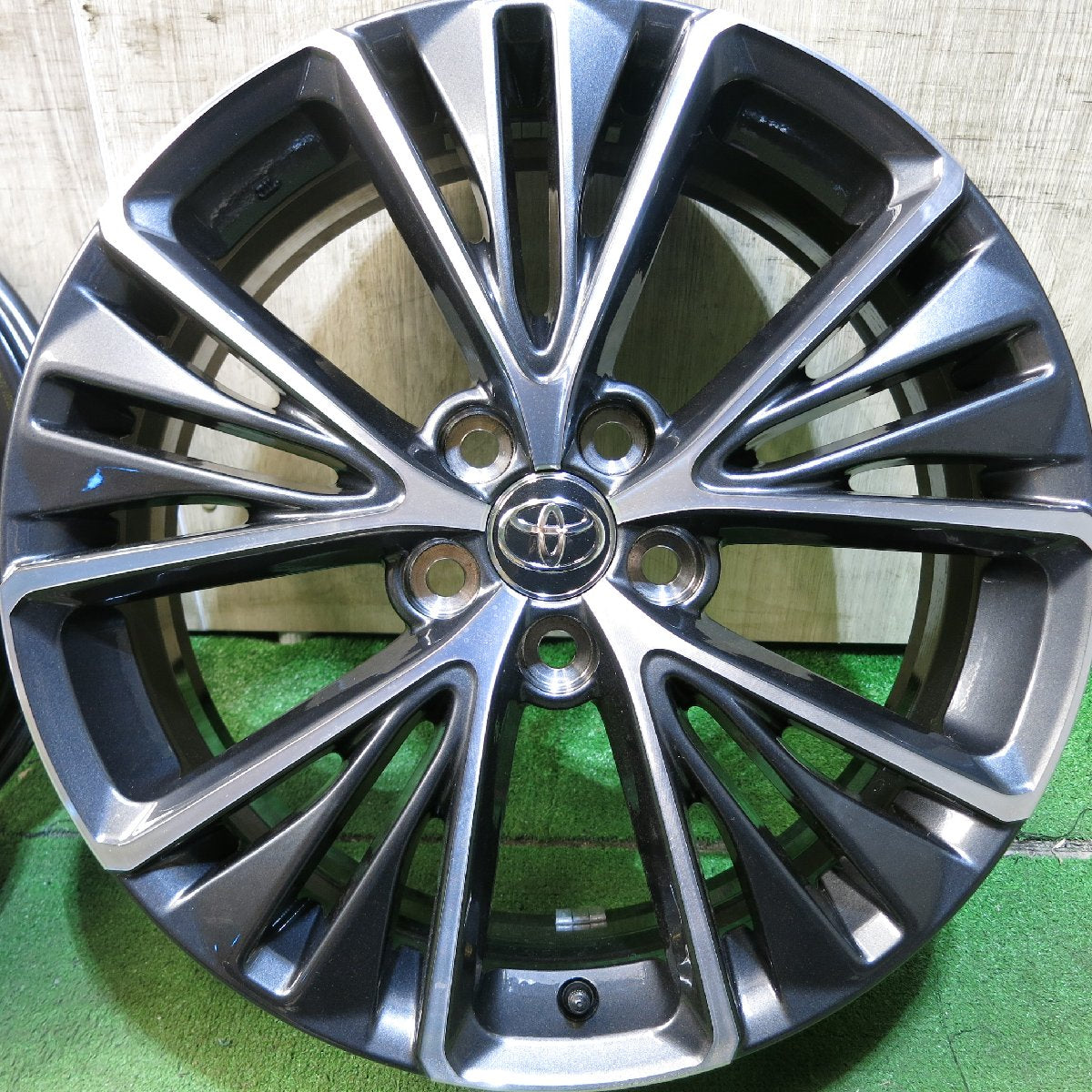 [送料無料]新車外し★トヨタ 新型 プリウス グレードZ 純正 ホイール 19インチ 19×6.5J PCD114.3/5H★3033104Hホ