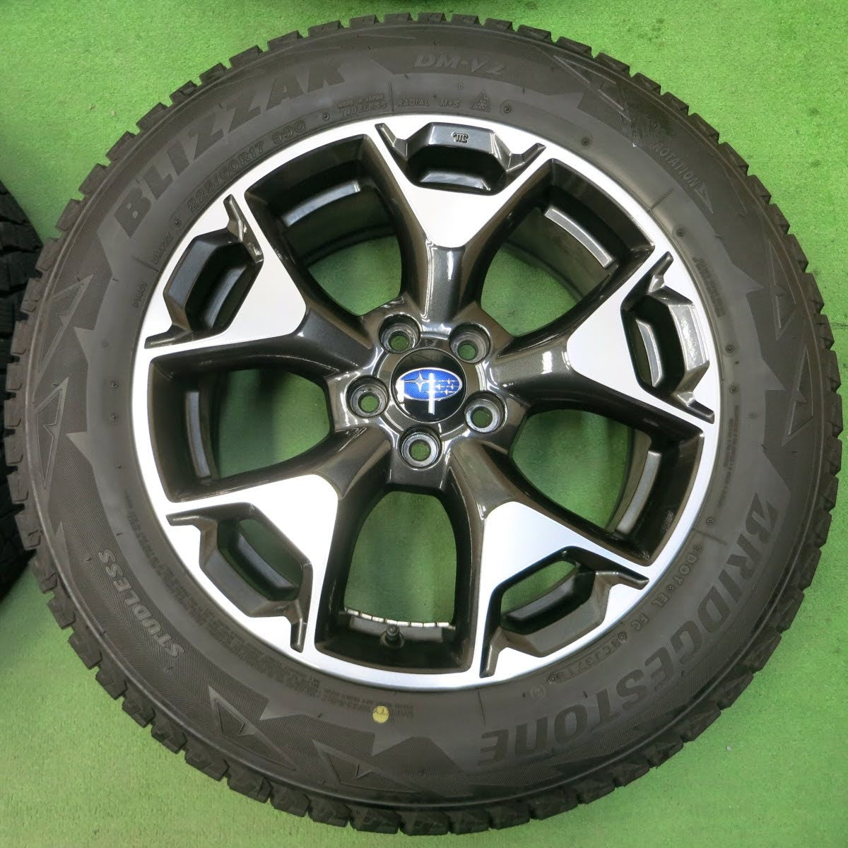 [送料無料]バリ溝！キレイ！9分★スバル XV 純正 ENKEI製 225/60R17 スタッドレス ブリヂストン ブリザック DM-V2 エンケイ 17インチ PCD100/5H★3081002イス