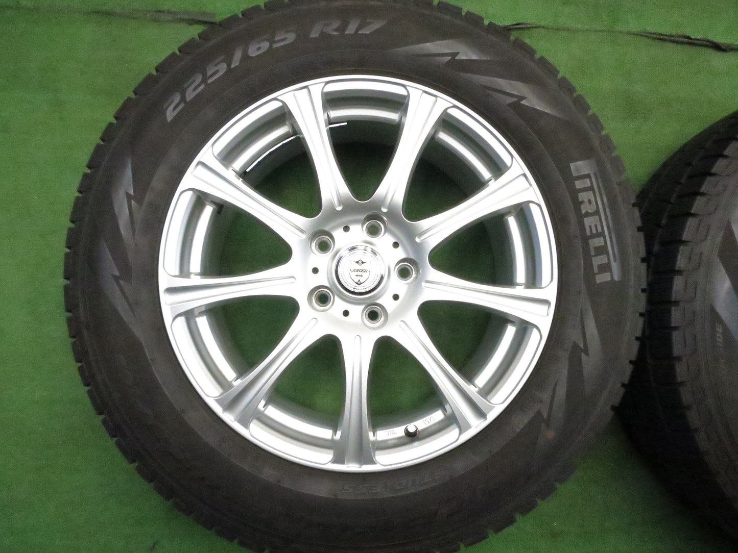 [送料無料]バリ溝！19年！キレイ！8.5分★スタッドレス 225/65R17 ピレリ アイスアシンメトリコ プラス JOKER ジョーカー 17インチ PCD114.3/5H★3021405Hス