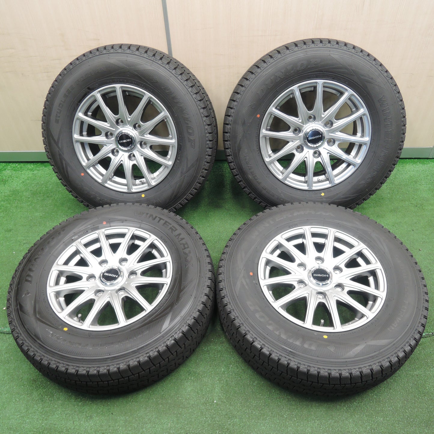 *送料無料*超バリ溝！22年！キレイ！ほぼ10分★ハイエース 等 195/80R15 スタッドレス ダンロップ ウインターマックス SV01 BISON バイソン PCD139.7/6H★3112101NJス