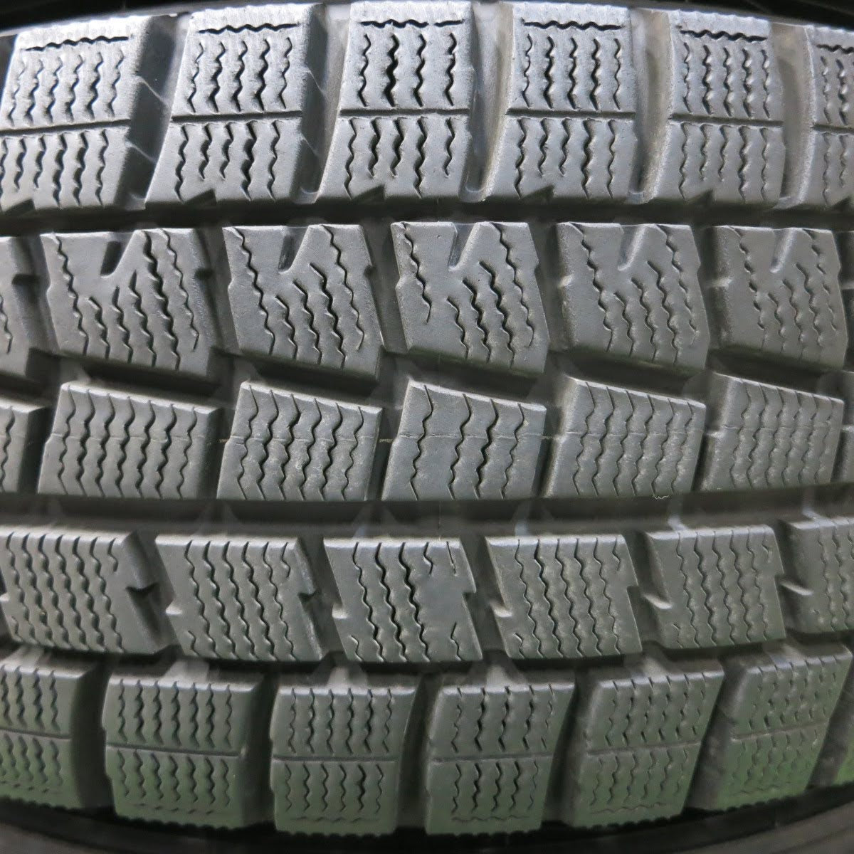 [送料無料]バリ溝！綺麗！9.5分★スタッドレス 195/65R15 ダンロップ ウインターマックス WM01 スチール ホイール 15インチ PCD100 114.3/4H マルチ★3082801イス