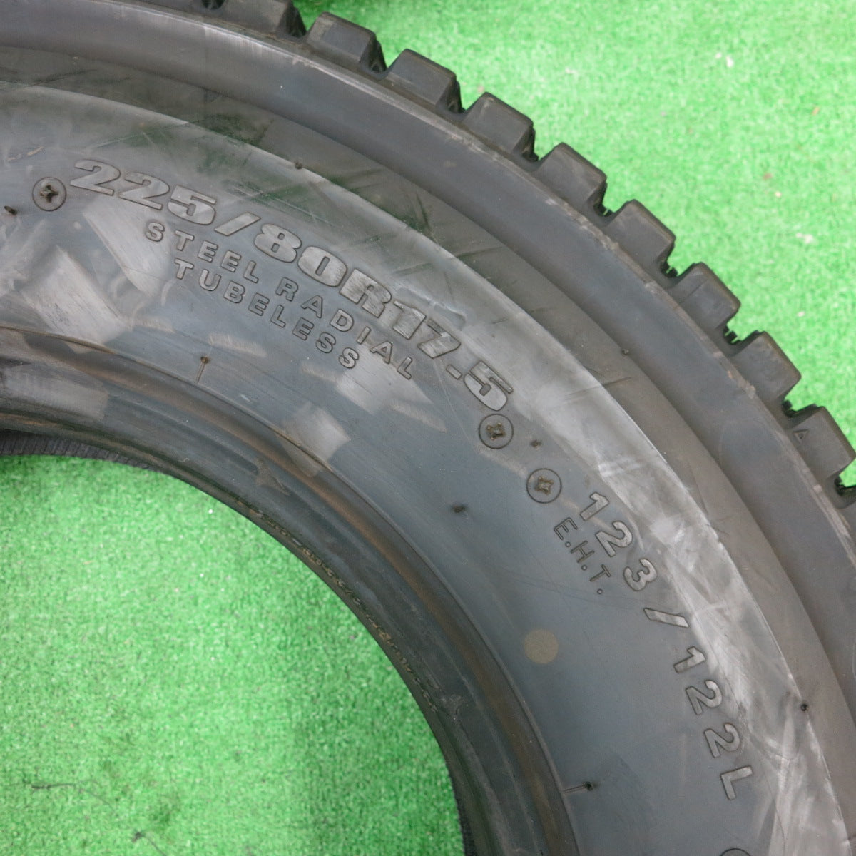 *送料無料*バリ溝！22年！9.5分★トラック タイヤ 225/80R17.5 123/122L ダンロップ デクテス SP001 17.5インチ★2110203KKスタ