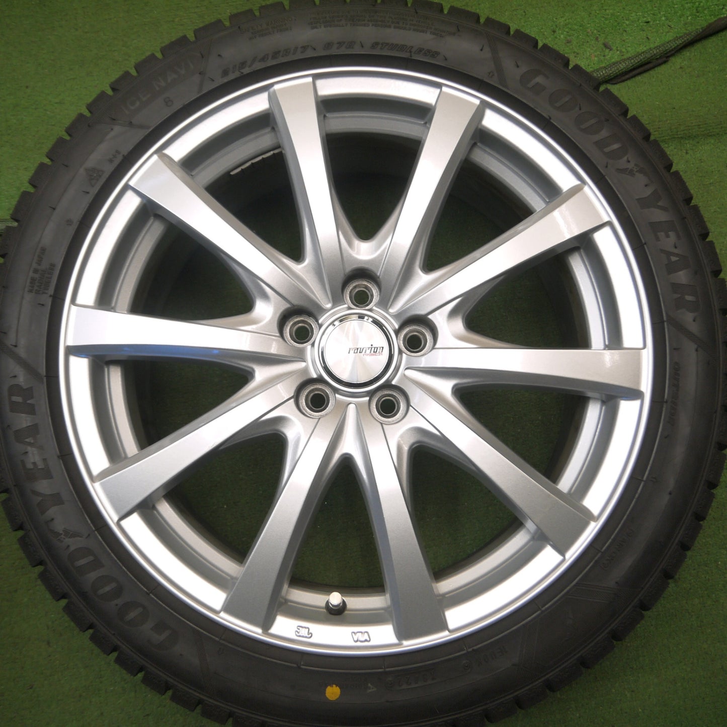 *送料無料* バリ溝！22年！綺麗！9.5分以上★86 BRZ等 215/45R17 スタッドレス グッドイヤー アイスナビ8 ravrion RS01 ラブリオン 17インチ PCD100/5H★4030606Hス