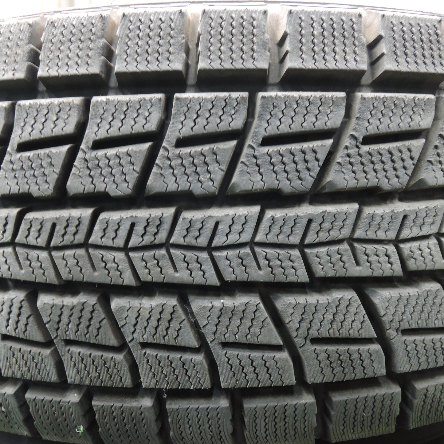 *送料無料*超バリ溝！9.5分以上★GMC ユーコン デナリ 純正 265/70R17 スタッドレス ダンロップ ウインターマックス SJ8 17インチ PCD139.7/6H★3122912HAス