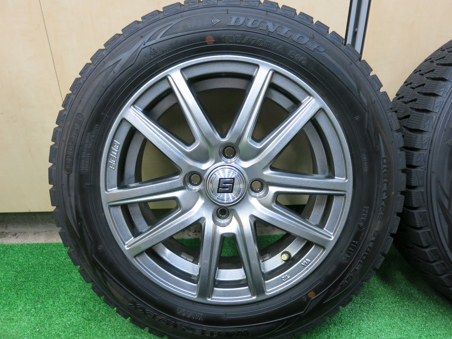 [送料無料]バリ溝！18年！ほぼ10分★スタッドレス 165/70R14 ダンロップ ウインターマックス WM01 SEIN ザイン 14インチ PCD100/4H★2121402ヒス
