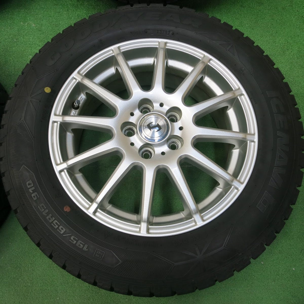 [送料無料]バリ溝！キレイ！9.5分以上★プリウス 等 195/65R15 スタッドレス グッドイヤー アイスナビ6 社外 アルミ ホイール 15インチ PCD100/5H★3062405イス