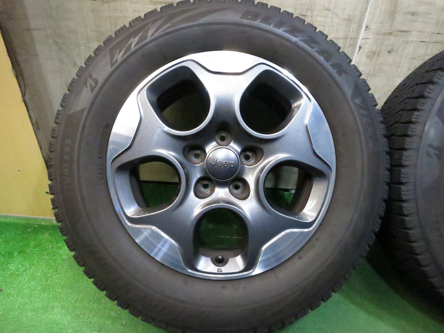 [送料無料]4本価格★EEP ジープ レネゲード 純正 215/65R16 スタッドレス ブリヂストン ブリザック VRX2 16インチ PCD110/5H★3021704Hス