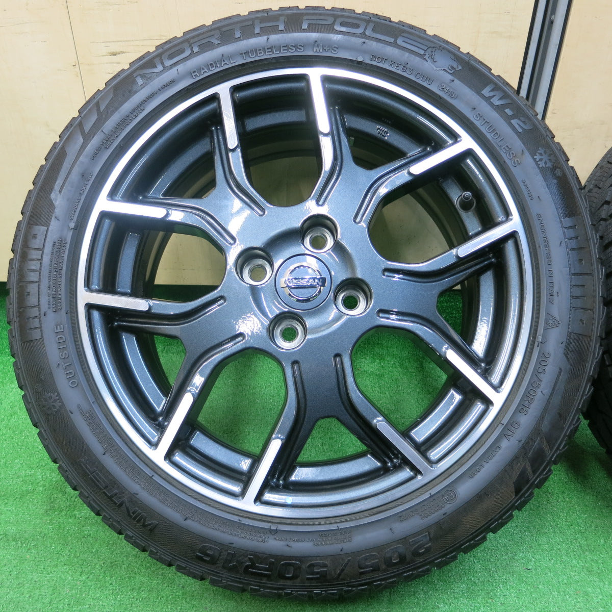 *送料無料*バリ溝！キレイ！9分★日産 E12 ノート ニスモ 純正 205/50R16 スタッドレス モモ NORTH POLE W-2 16インチ PCD100/4H★3120506イス