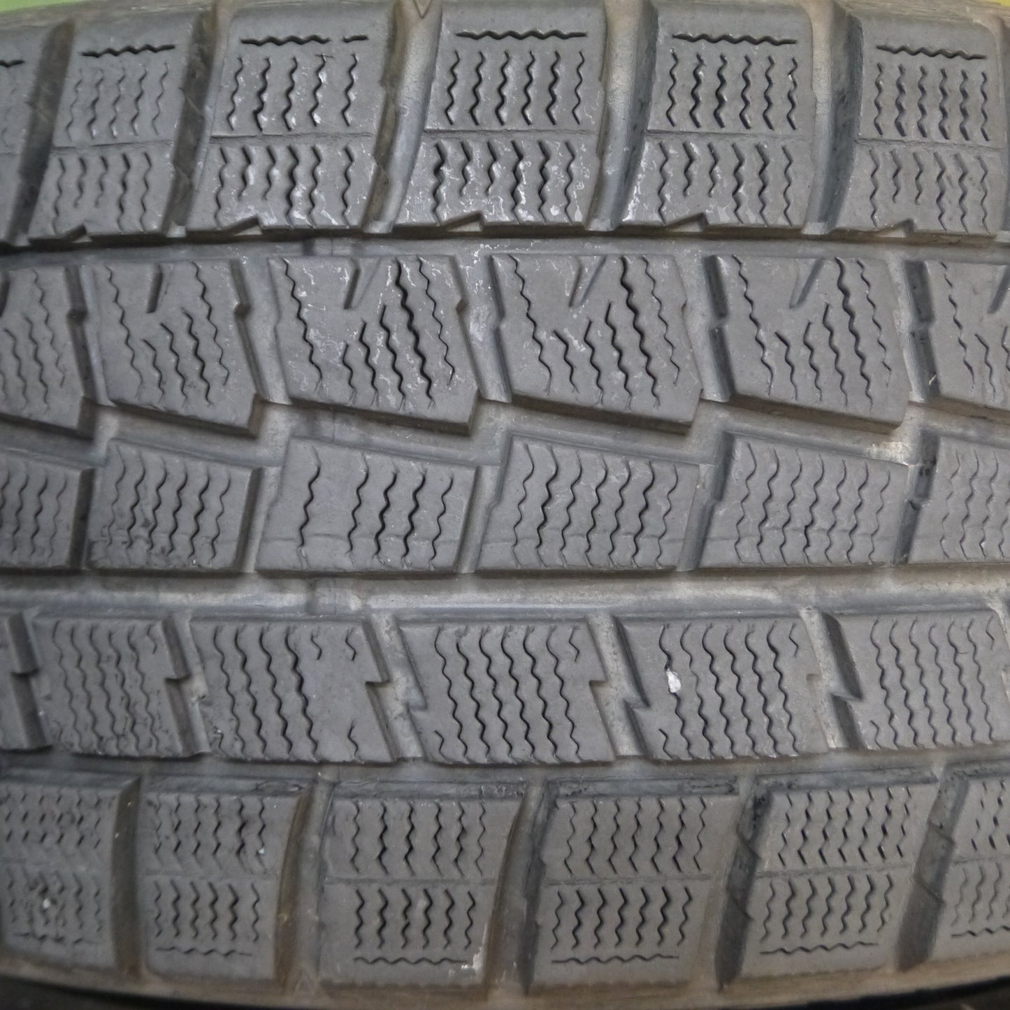 *送料無料*バリ溝！8.5分★スタッドレス 205/45R17 ダンロップ ウインターマックス WM01 タイヤ 17インチ シビック ヤリス 等★3121207Hスタ