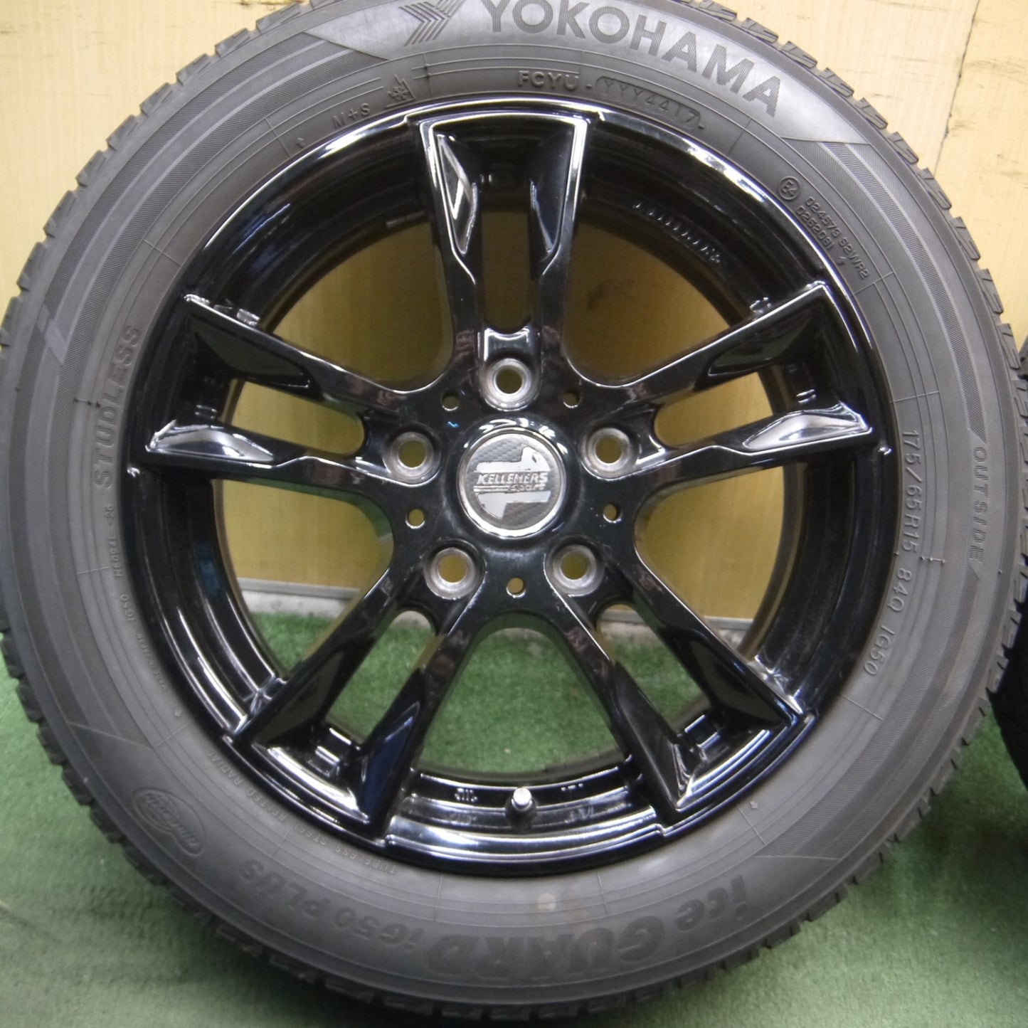 *送料無料*バリ溝！キレイ！8.5分★MINI ミニ等 KELLENERS Sport 175/65R15 スタッドレス ヨコハマ アイスガード iG50 プラス ケレナーズ PCD112/5H★4012905Hス