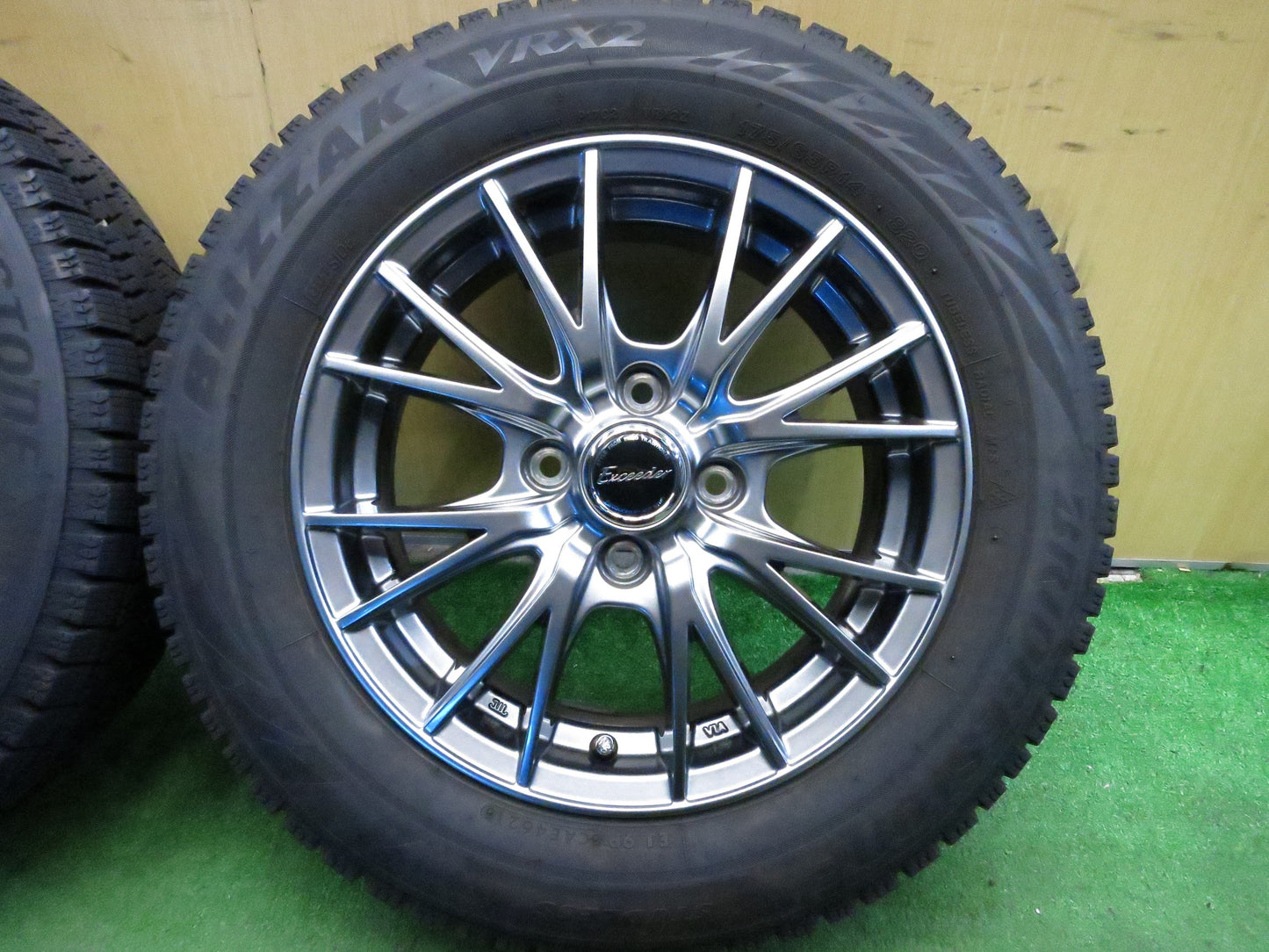 [送料無料]バリ溝！21年！ほぼ10分★スタッドレス 175/65R14 ブリヂストン ブリザック VRX2 Exceeder HOT STUFF エクシーダー 14インチ PCD100/4H★3011002Hス