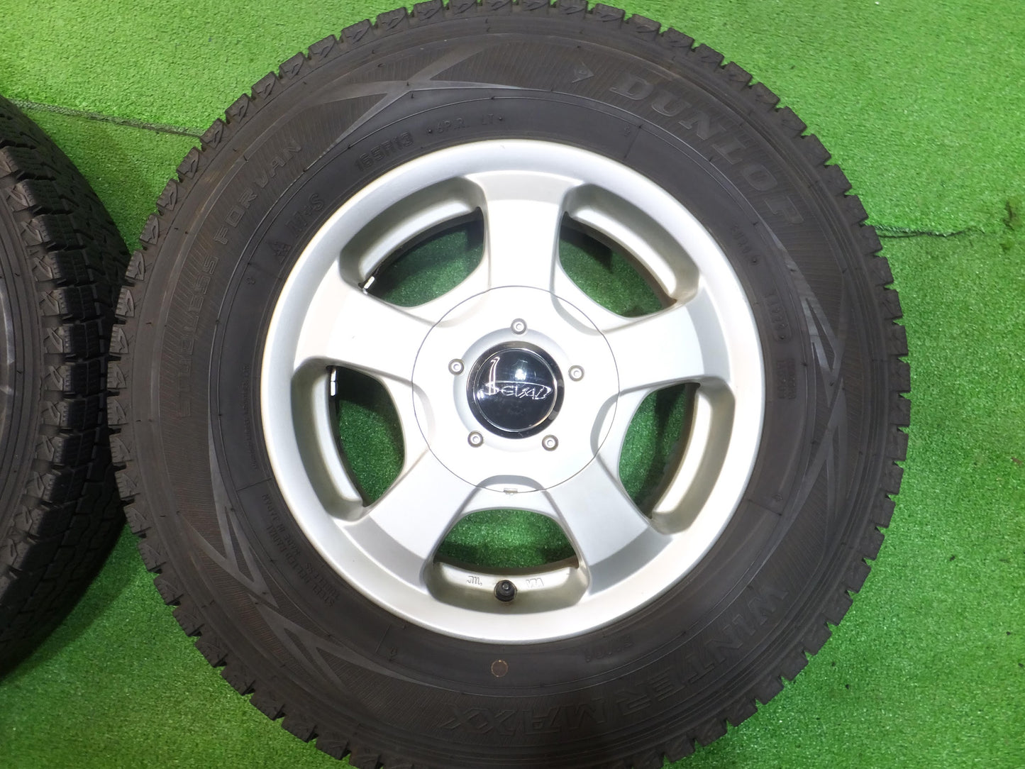 [送料無料]バリ溝！20年！9.5分以上★スタッドレス 165R13 6PR ダンロップ ウインターマックス SV01 SEVAL 社外 アルミ 13インチ PCD100 114.3/4H★2082902Hス