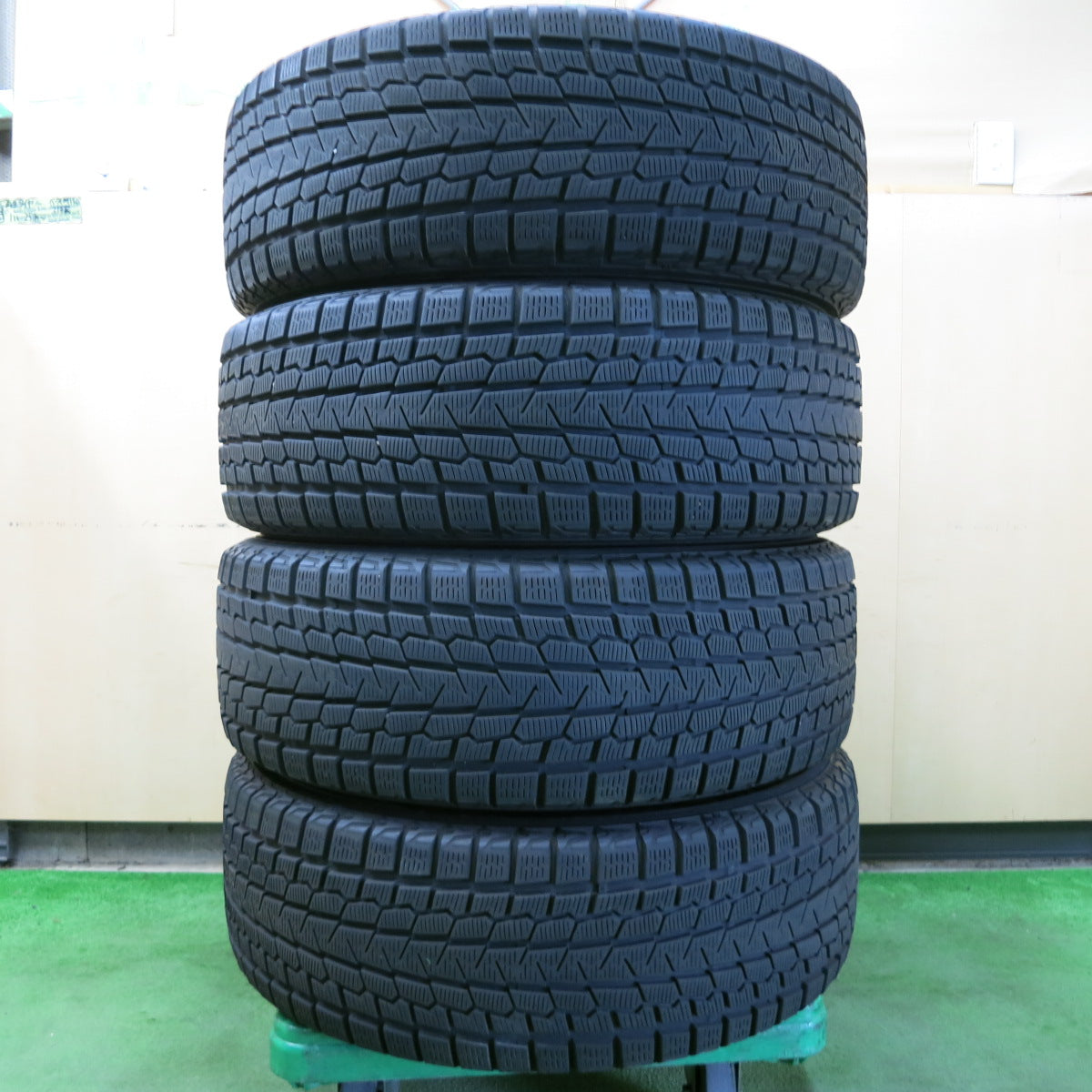 *送料無料*センサー付！バリ溝！19年！キレイ！9.5分★レクサス 等 235/55R20 スタッドレス ヨコハマ アイスガード G075 社外 アルミ 20インチ PCD114.3/5H★3102107イス