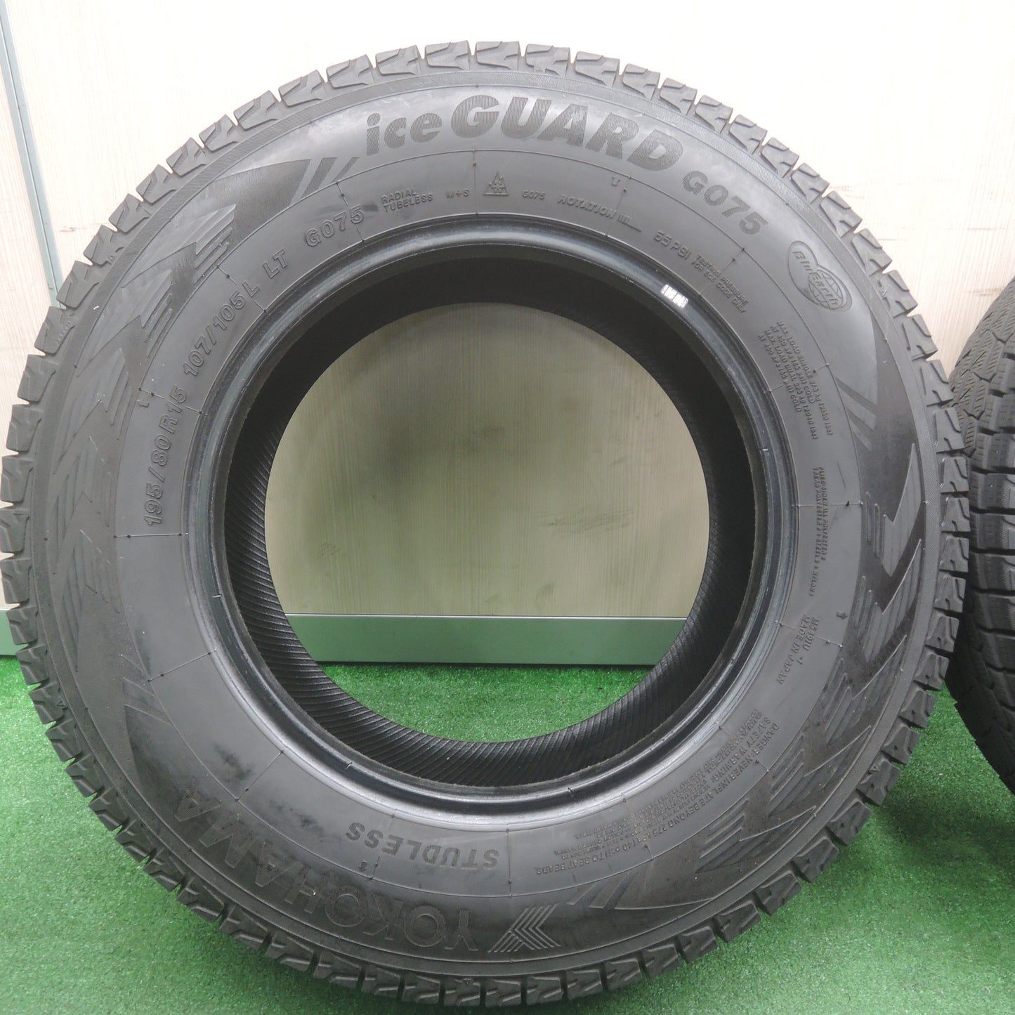 *送料無料*バリ溝！20年！9.5分★スタッドレス 195/80R15 107/105L ヨコハマ アイスガード G075 タイヤ 15インチ ハイエース キャラバン 等★3110902NJスタ