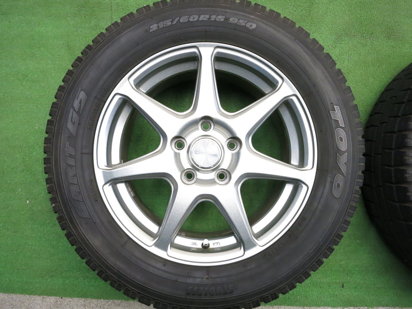 [送料無料]バリ溝！18年！キレイ！9.5分★スタッドレス 215/60R16 トーヨー ガリット G5 Devotion デボーション 16インチ PCD114.3/5H★2112506Hス