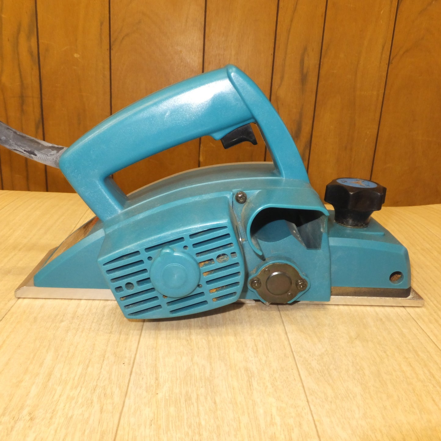 [送料無料] ★マキタ makita 82mm カンナ 1900BA　100V 480W 50-60Hz 5A 16000/min★