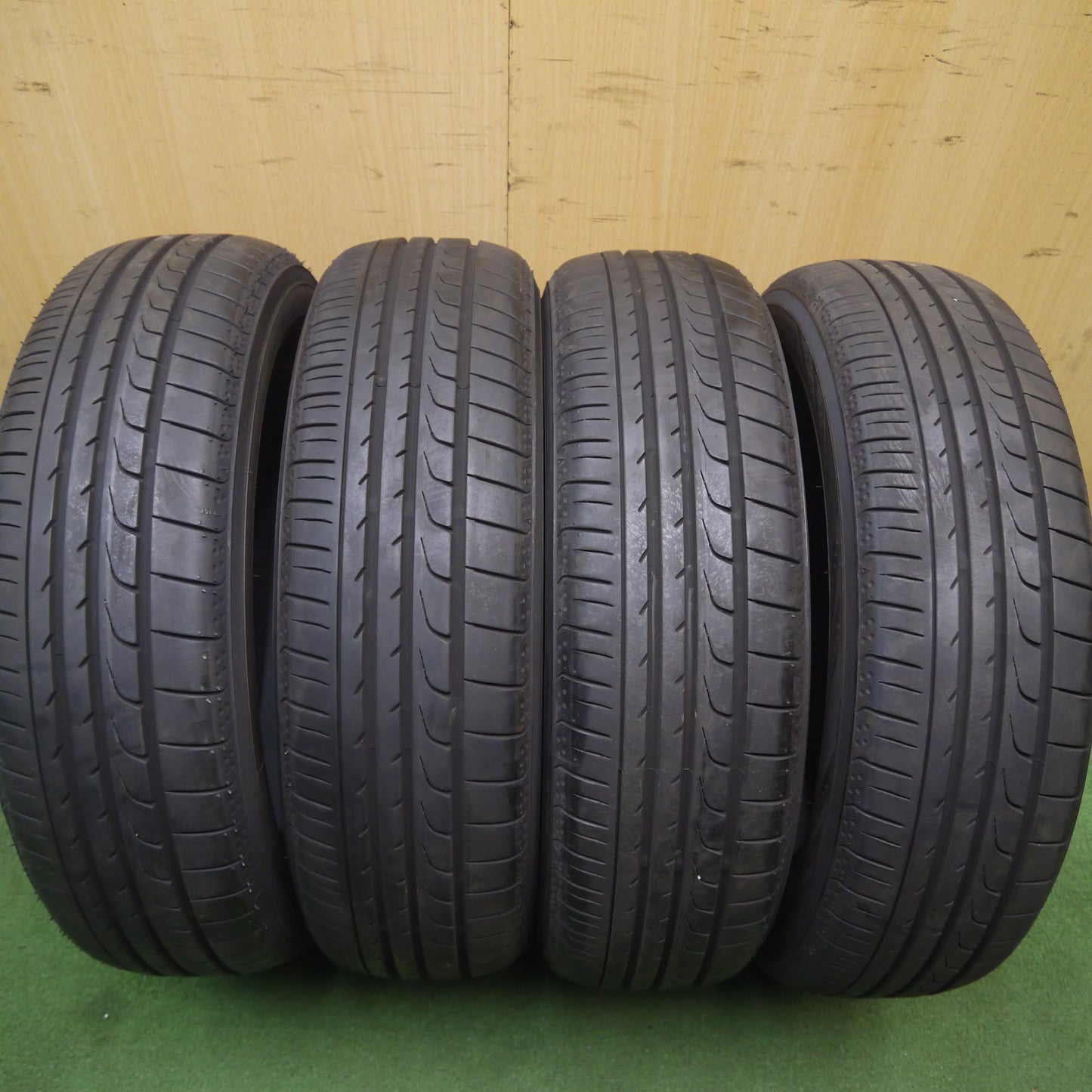 [送料無料]バリ溝！19年！8.5分★155/65R14 ヨコハマ ブルーアース RV-02 CK タイヤ 14インチ ムーヴ タント ミラ N-BOX ラパン 等★3082101Hノタ