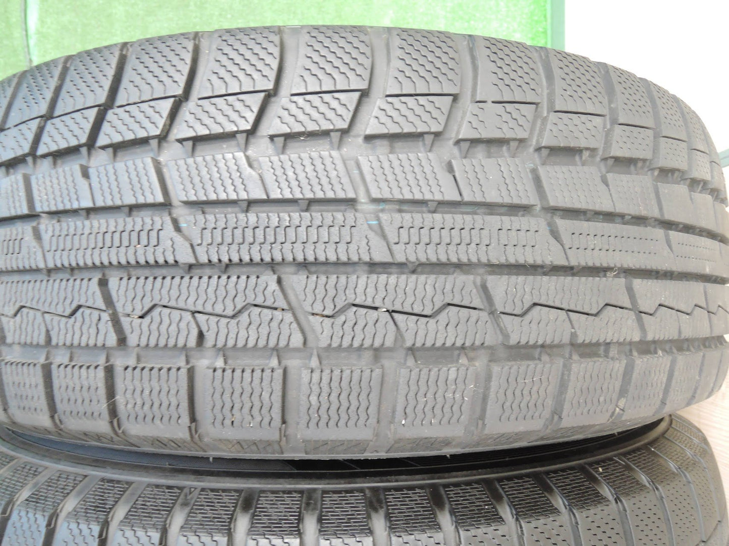 [送料無料] バリ溝！9.5分★スタッドレス 215/65R16 トーヨー ウインタートランパス TX JOKER weds PCD114.3 100/5H マルチ★3102601TNス