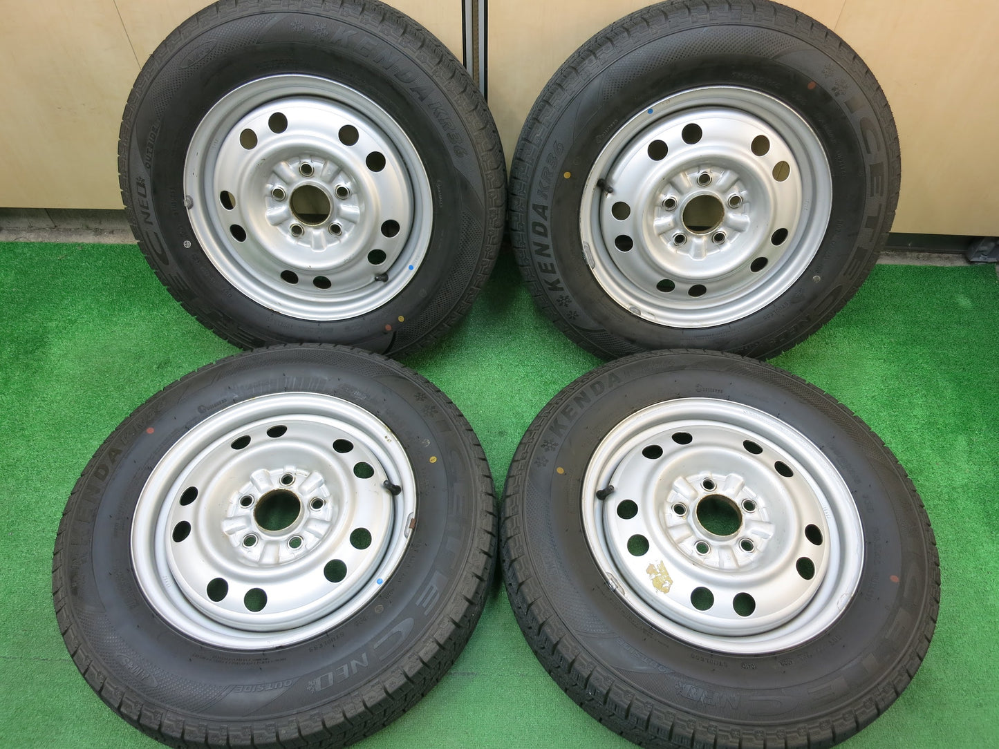 [送料無料]超バリ溝！20年！ほぼ10分★スタッドレス 175/80R15 ケンダ KR36 アイステック ネオ スチール ホイール 15インチ PCD114.3/5H★3011805ヒス