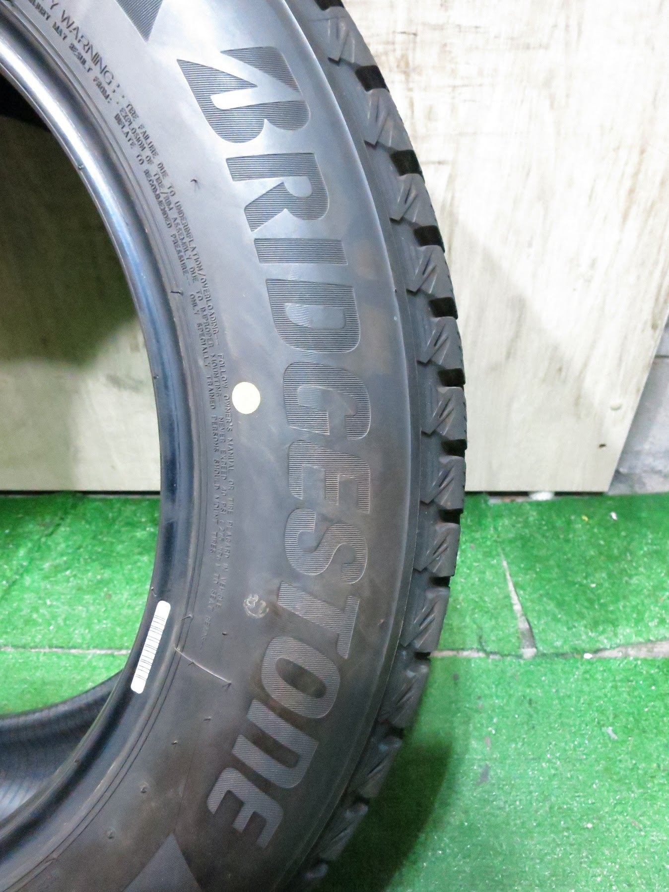 [送料無料]バリ溝！20年！9.5分★スタッドレス 235/60R18 ブリヂストン ブリザック DM-V3 タイヤ 18インチ レクサス NX RX CR-V 等★3021712Hスタ
