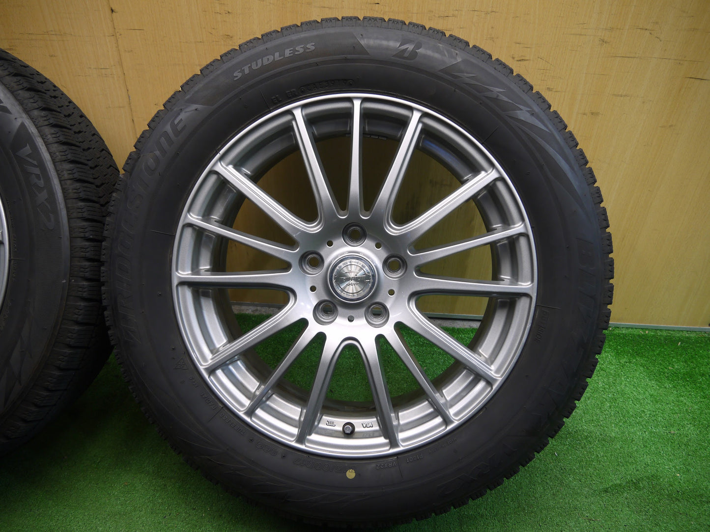 [送料無料]キレイ！19年★スタッドレス 215/60R17 ブリヂストン ブリザック VRX2 ravrion selzer ラブリオン 17インチ PCD114.3/5H★2120304アス