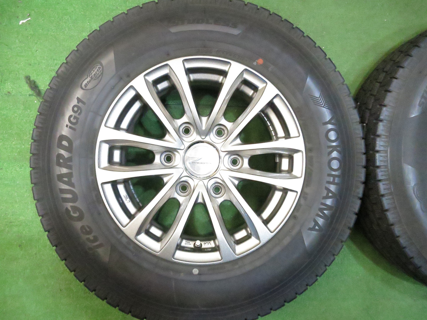 [送料無料]バリ溝！20年！キレイ！9.5分★ハイエース 等 195/80R15 107/105L スタッドレス ヨコハマ iG91 PRODITA プロディータ PCD139.7/6H★3020607Hス