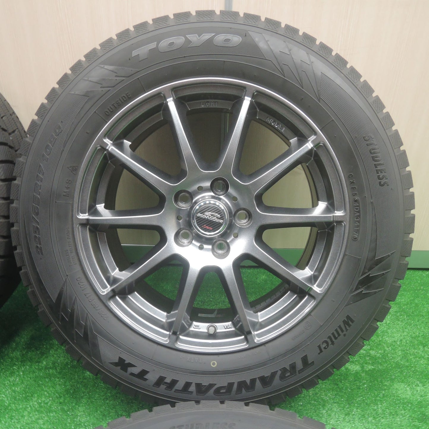 [送料無料]超バリ溝！キレイ！9.5分以上★スタッドレス 225/65R17 トーヨー ウインタートランパス TX SCHNEIDER シュナイダー 17インチ PCD114.3/5H★3070701SYス