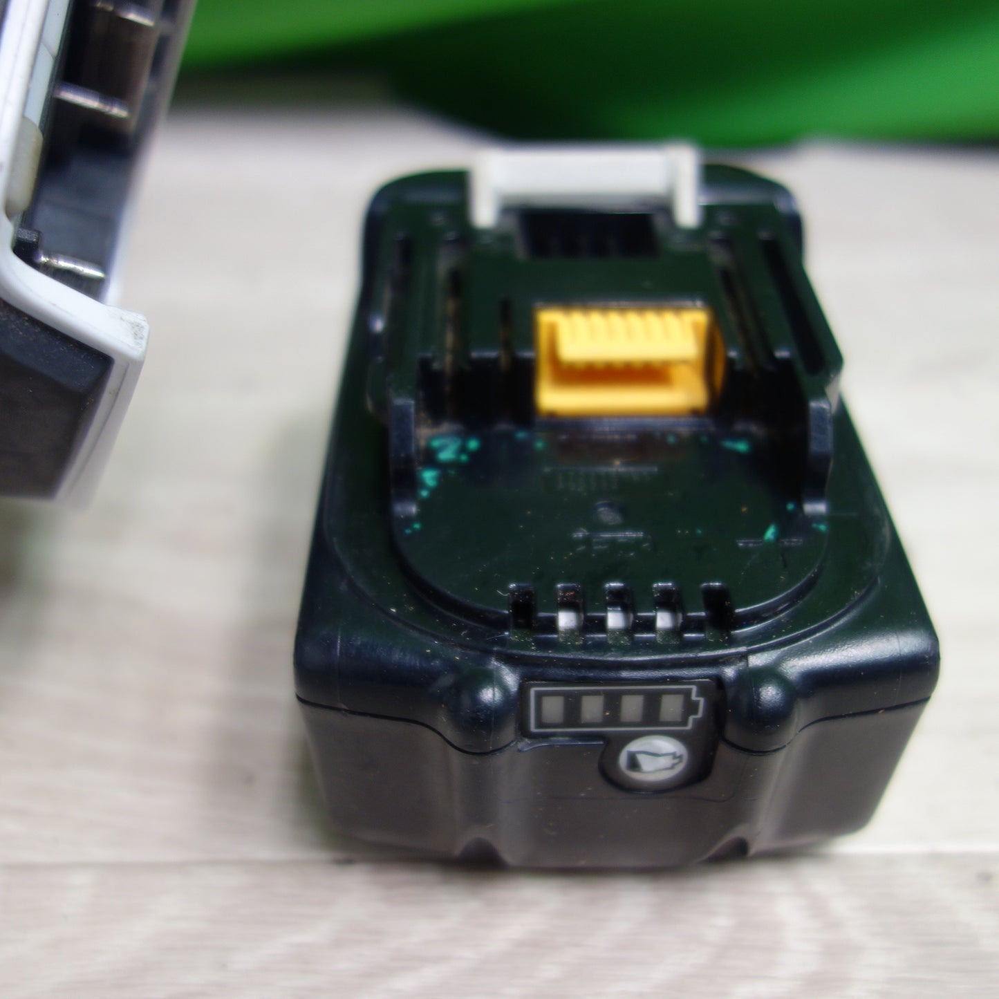 [送料無料] ☆マキタ 充電式 マルノコ HS630D 電動 工具 切断機 丸のこ 丸ノコ 丸鋸☆