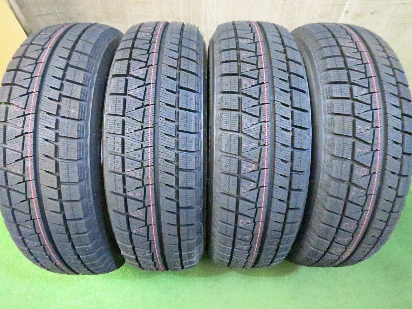 [送料無料]未使用！22年★スタッドレス 195/65R15 ブリヂストン アイスパートナー2 タイヤ 15インチ プリウス セレナ ノア ヴォクシー 等★3031002Hスタ
