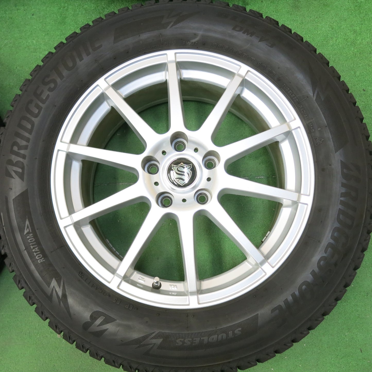 [送料無料]バリ溝！19年！キレイ！9.5分★スタッドレス 225/65R17 ブリヂストン ブリザック DM-V3 社外 アルミ ホイール 17インチ PCD114.3/5H★3062703ヒス