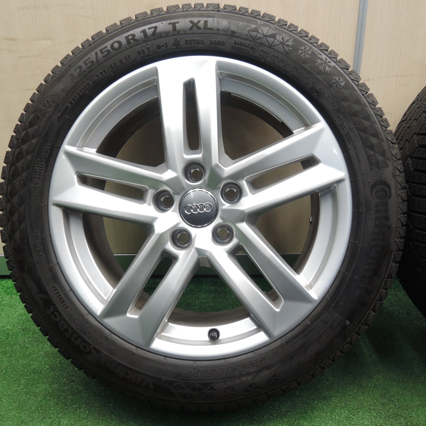 *送料無料*超バリ溝！22年！キレイ！ほぼ10分★アウディ A4 純正 225/50R17 スタッドレス コンチネンタル バイキングコンタクト7 17インチ PCD112/5H★3120302NJス