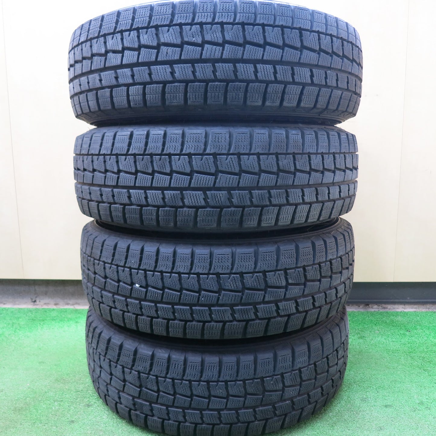 [送料無料]バリ溝！9分★スタッドレス 185/70R14 ダンロップ ウインターマックス WM01 Strategy ストラテジー 14インチ PCD100/4H★3042901ヒス
