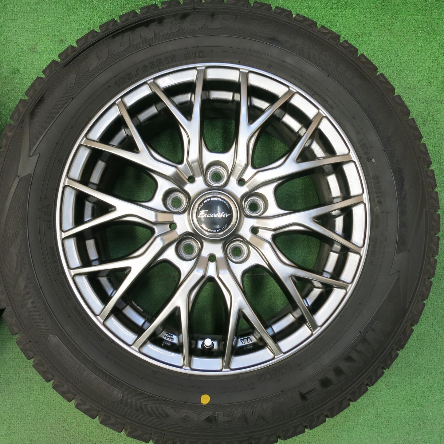 [送料無料]バリ溝！21年！綺麗！9.5分★スタッドレス 195/65R15 ダンロップ ウインターマックス WM02 Exceeder HOT STUFF エクシーダー PCD114.3/5H★3031503ヒス
