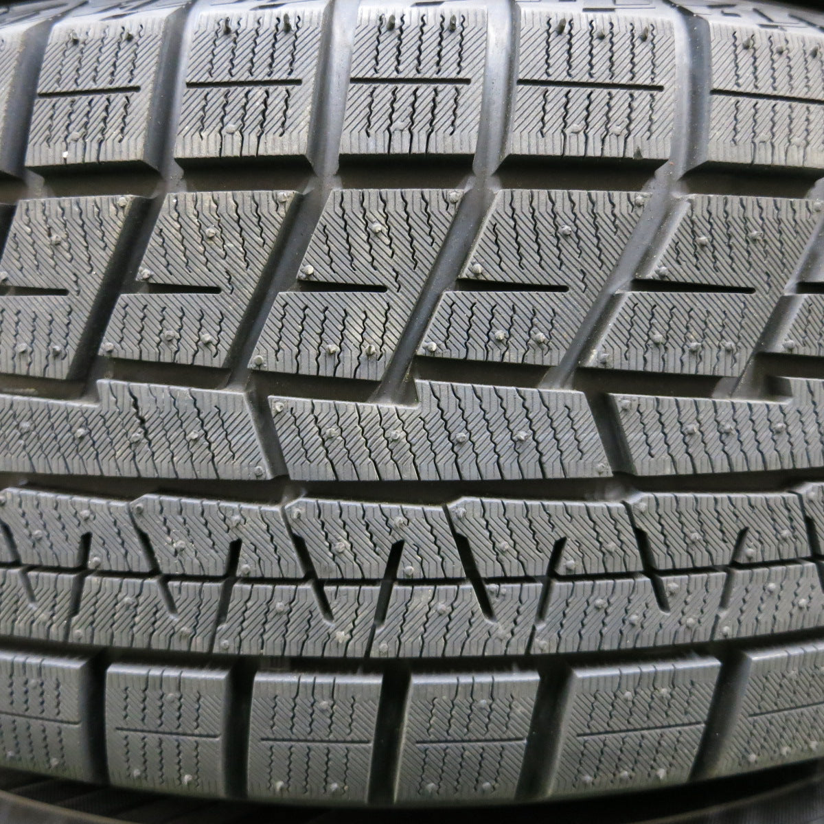 *送料無料*タイヤほぼ未使用！22年！キレイ★スタッドレス 215/60R17 ヨコハマ アイスガード iG60 SPORT KRONE 17インチ PCD114.3/5H★3122002イス