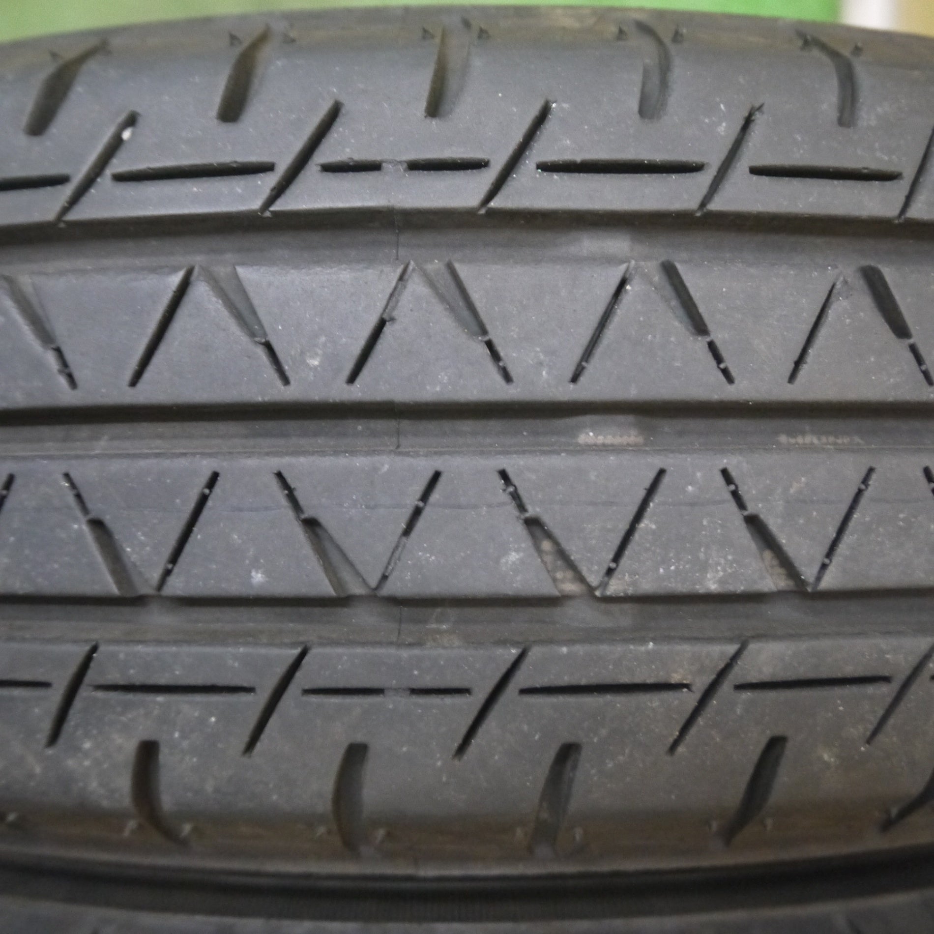 送料無料* バリ溝！23年！9.5分☆145/80R12 80/78N ヨコハマ BluEarth