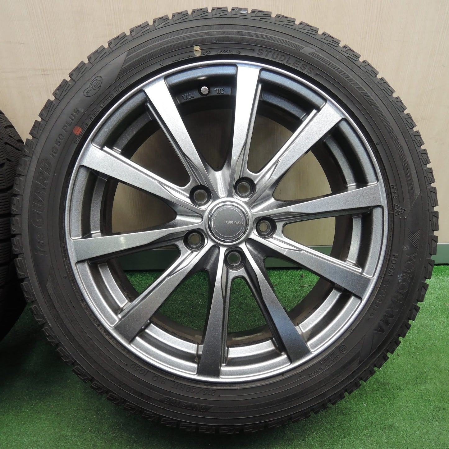 [送料無料]バリ溝！19年！キレイ！9.5分★スタッドレス 215/50R17 ヨコハマ アイスガード iG50 プラス GRASS グラス 17インチ PCD114.3/5H★3111302NJス