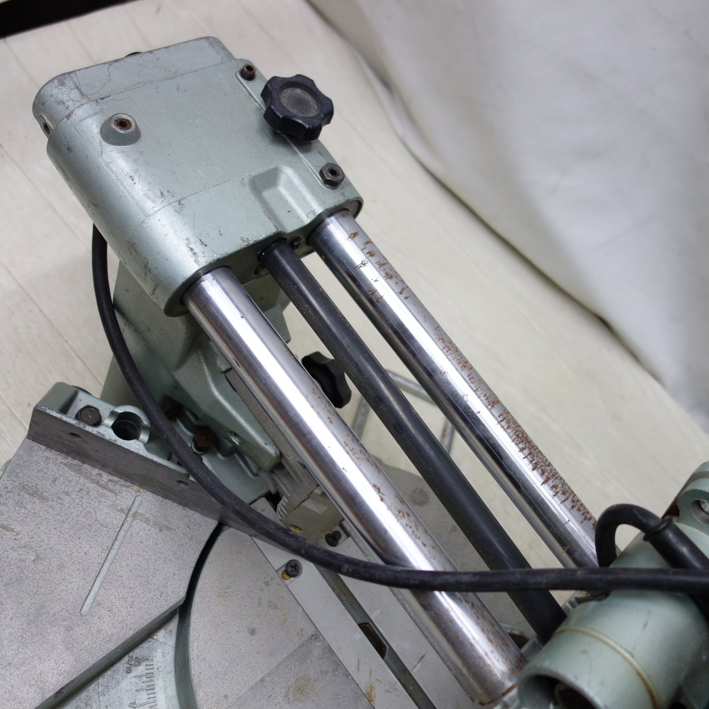 [送料無料] ◆HITACHI 日立工機 255mm 卓上スライド丸のこ C10FS 切断機 マルノコ 電動工具 100V◆