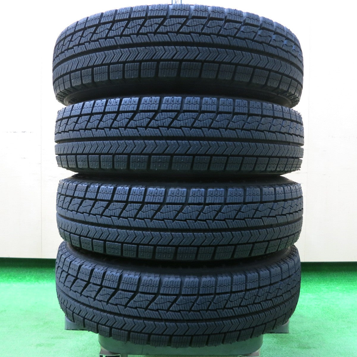 *送料無料*バリ溝！ほぼ10分★スタッドレス 145/80R13 ブリヂストン ブリザック VRX FINAL MIND ファイナルマインド 13インチ PCD100/4H★4012910イス