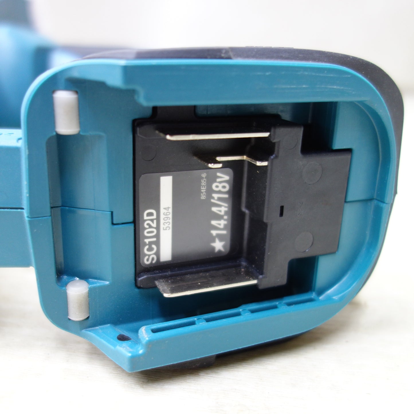 [送料無料] キレイ◆makita マキタ 充電式全ネジカッタ SC102D 14.4V 18V ねじカッター 切断機 電動工具 本体のみ◆