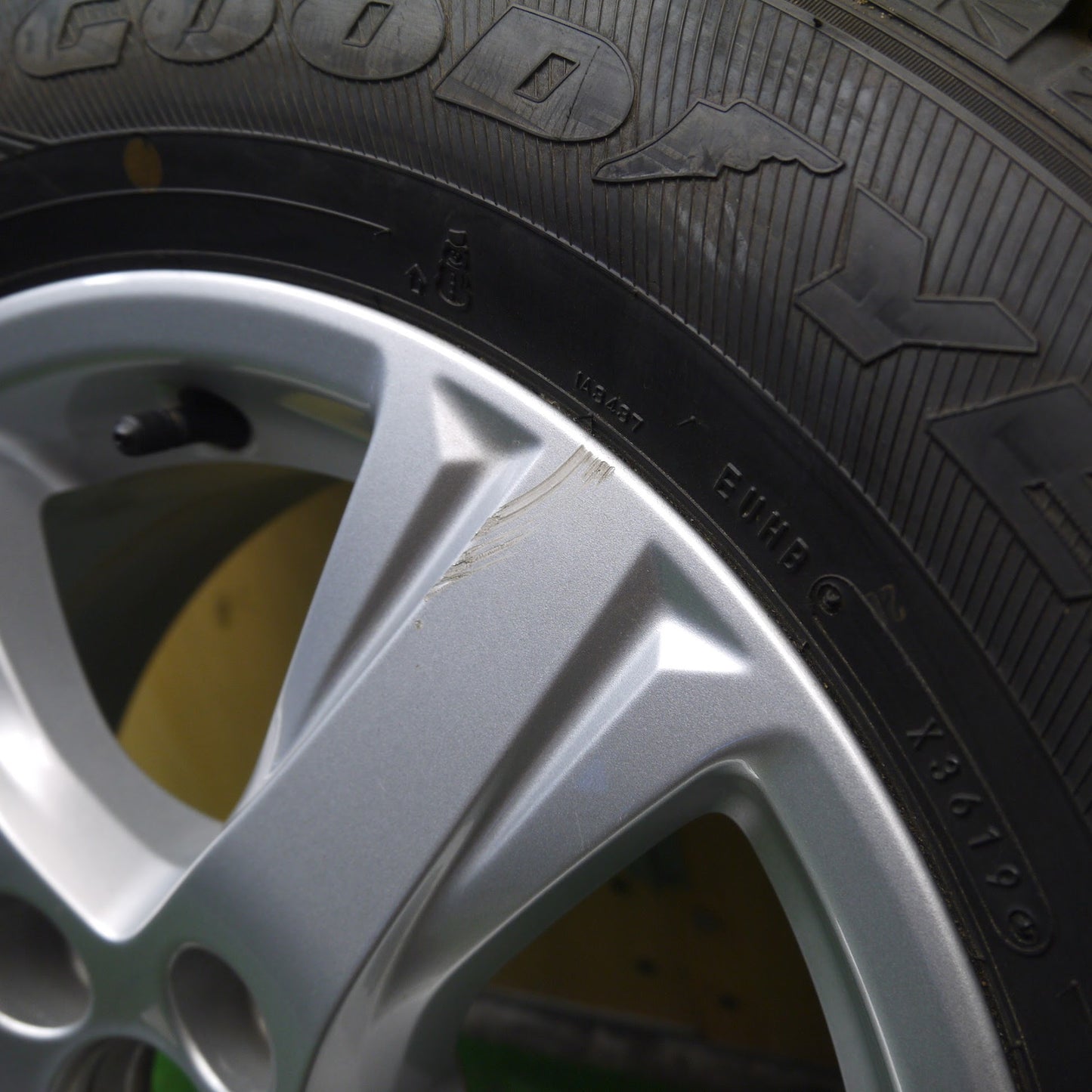 [送料無料]超バリ溝！19年！9.5分以上★トヨタ 30系 アルファード 純正 215/65R16 スタッドレス グッドイヤー アイスナビ6 16インチ PCD114.3/5H★3083004Hス