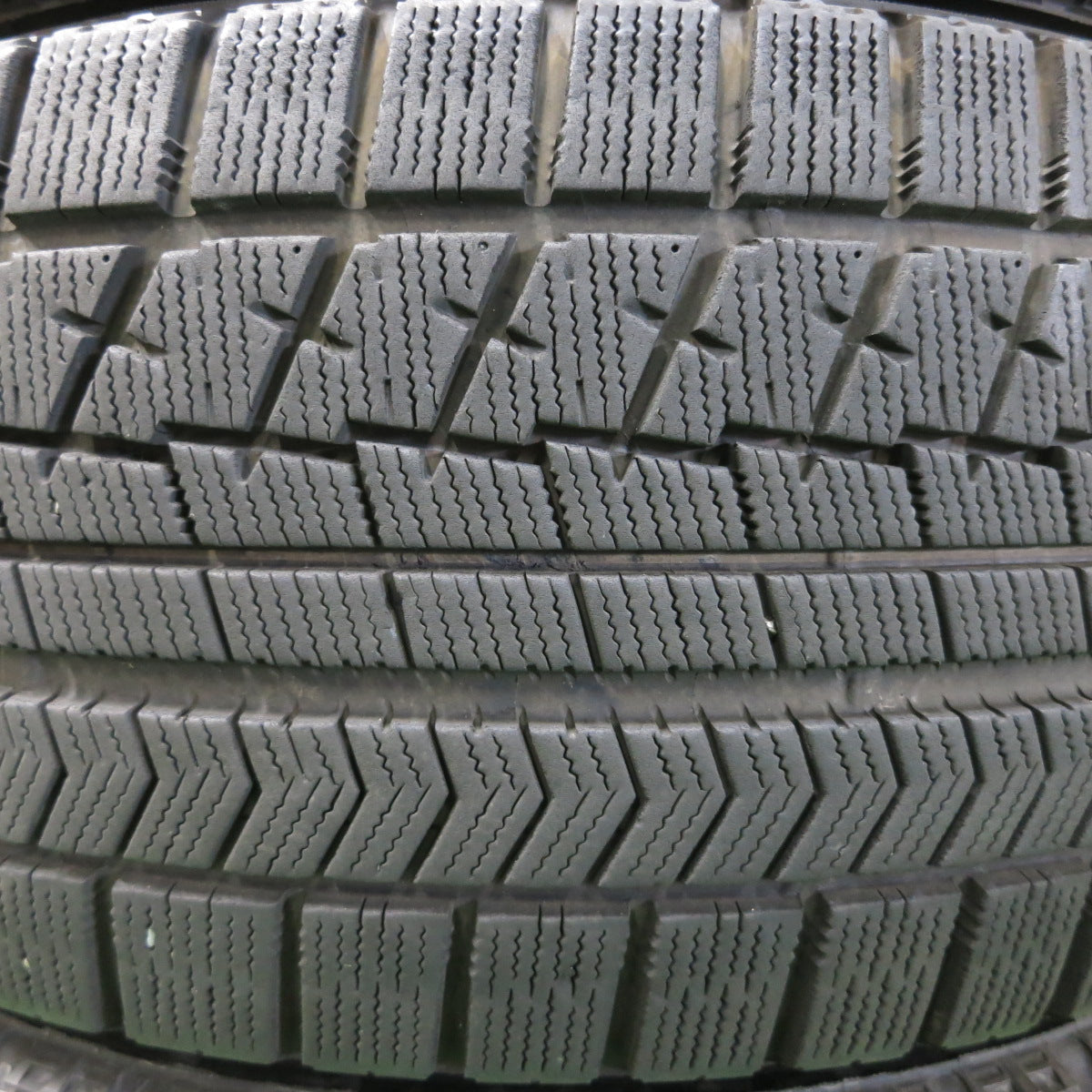 *送料無料*バリ溝！21年！9分★スタッドレス 245/50R19 ブリヂストン ブリザック RFT タイヤ 19インチ レクサス LS BMW X3 等★3112004イスタ