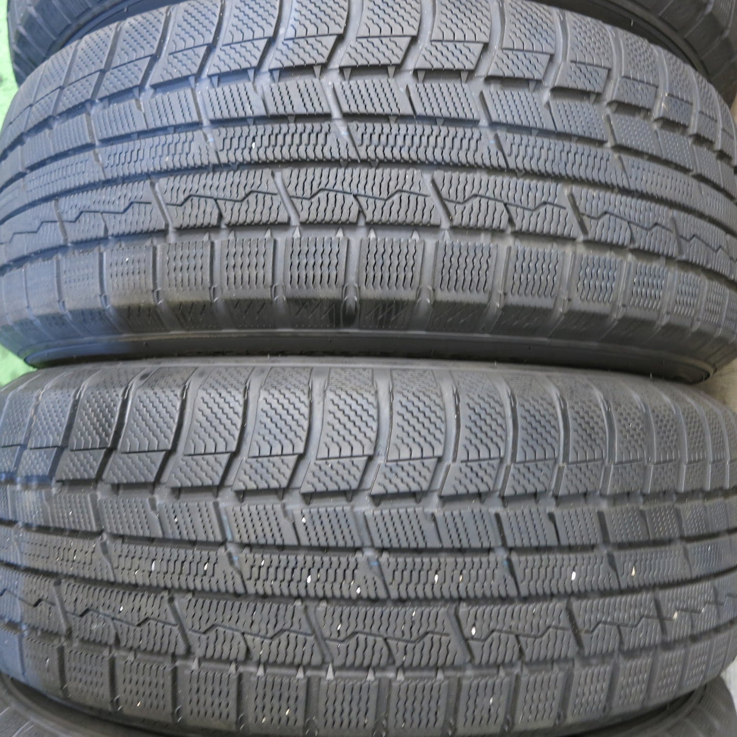[送料無料]バリ溝！キレイ！9分★スタッドレス 215/60R17 トーヨー ウインター トランパス TX VELVA KEVIN weds ヴェルヴァ 17インチ PCD114.3/5H★3061207Hス