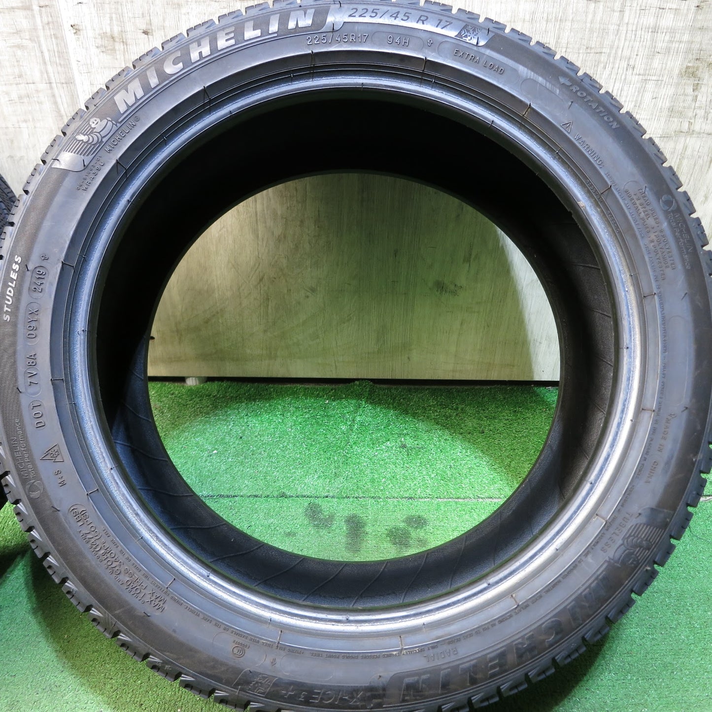 [送料無料]バリ溝！19年！9.5分★スタッドレス 225/45R17 ミシュラン X-ICE3+ タイヤ 17インチ レガシィ インプレッサ BRZ 86 スカイライン 等★3062117Hスタ