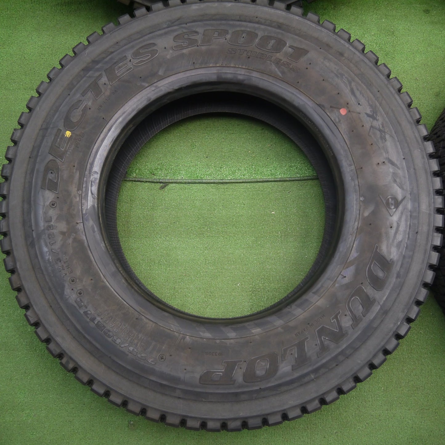 [送料無料]ほぼ未使用！22年★トラック タイヤ 225/80R17.5 123/122L スタッドレス ダンロップ デクテス SP001 DECTES 17.5インチ★3060102クスタ