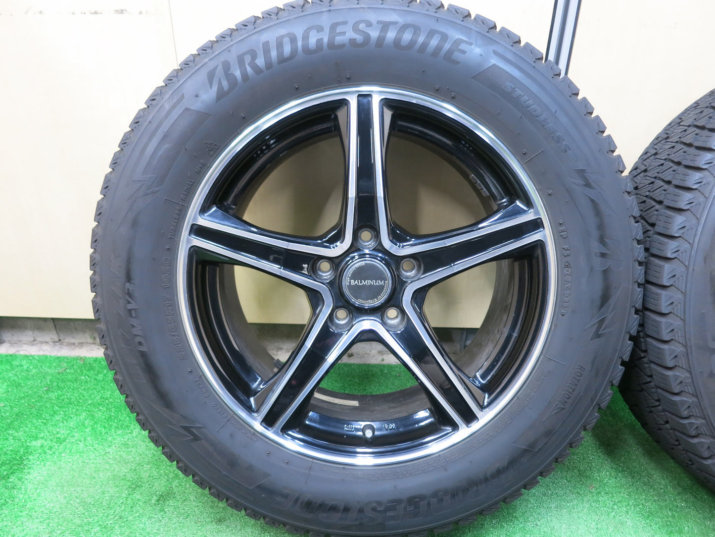 [送料無料]バリ溝！19年！キレイ！8.5分★スタッドレス 225/65R17 ブリヂストン ブリザック DM-V3 BALMINUM バルミナ 17インチ PCD114.3/5H★3020105ヒス