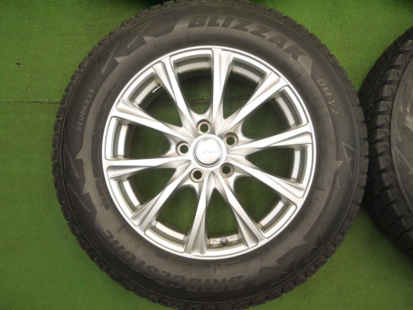 [送料無料]キレイ★スタッドレス 225/65R17 ブリヂストン ブリザック DM-V2 JOKER weds ジョーカー 17インチ PCD114.3/5H★2101903クス